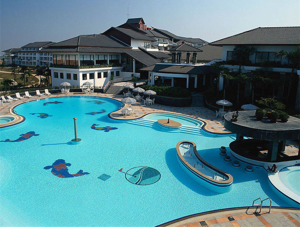 一個(gè)游泳池需要哪些設(shè)備？